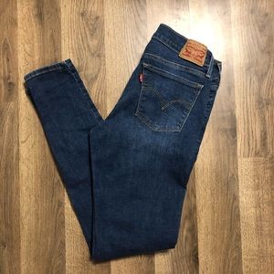 Women’s Levi skinny jeans
